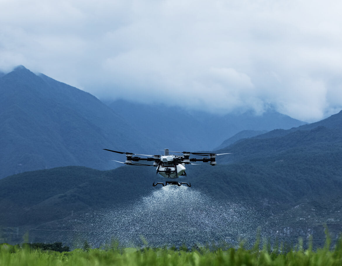 DJI Agras T100 + 3 x Batteries + Spreader + Generator